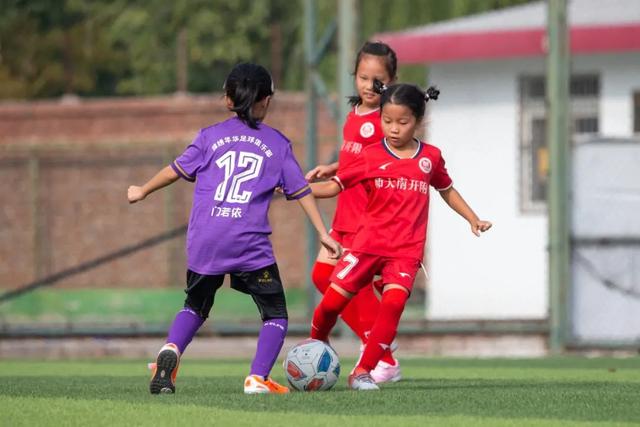 阿森纳迅速破门3-0夺冠，巴萨逆转成功锁定胜局！